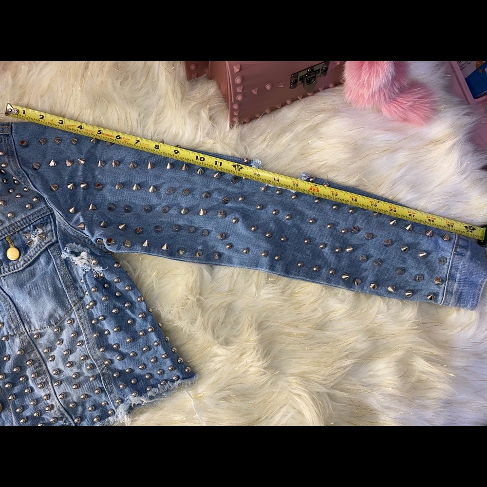 🚨BRAND NEW🚨BRAND NEW Spiked denim cropped jacket - Picture 3 of 7